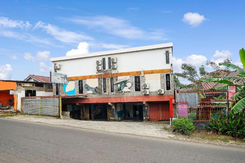 Oyo 90161 Hotel Lendosis Pipa Reja Angkatan 66 Palembang Exteriér fotografie